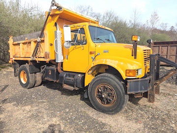 1999 INTERNATIONAL 4900 DT 466E